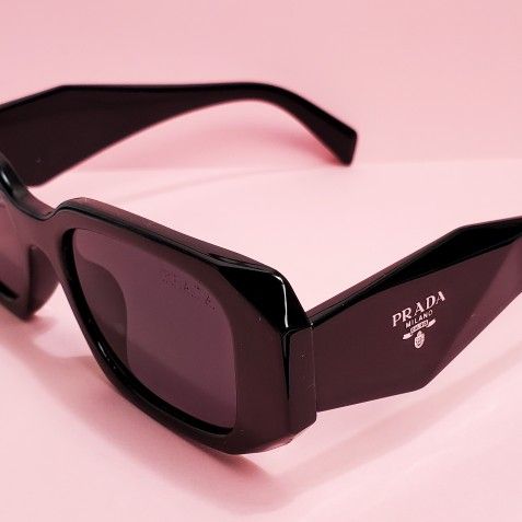 Black Designer Dupe Sunglasses W/ Logo
