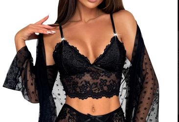 “Lace Bra & 5 Lace Panties”