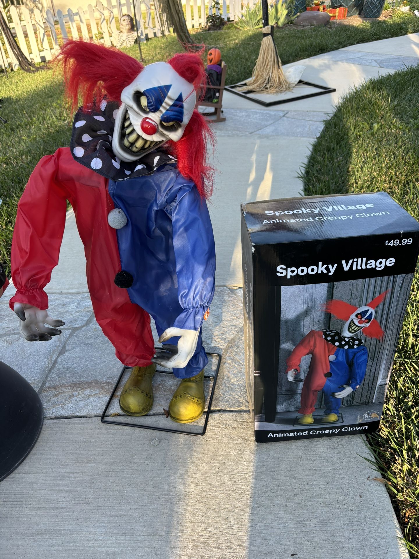 Animatronic Creepy Clown Halloween Decoration
