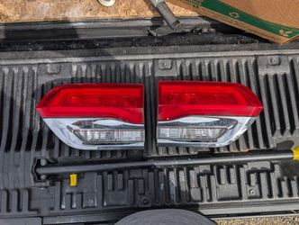 Inner Tail Lights Jeep Grand Cherokee