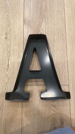Black aluminum A . 1 ft high