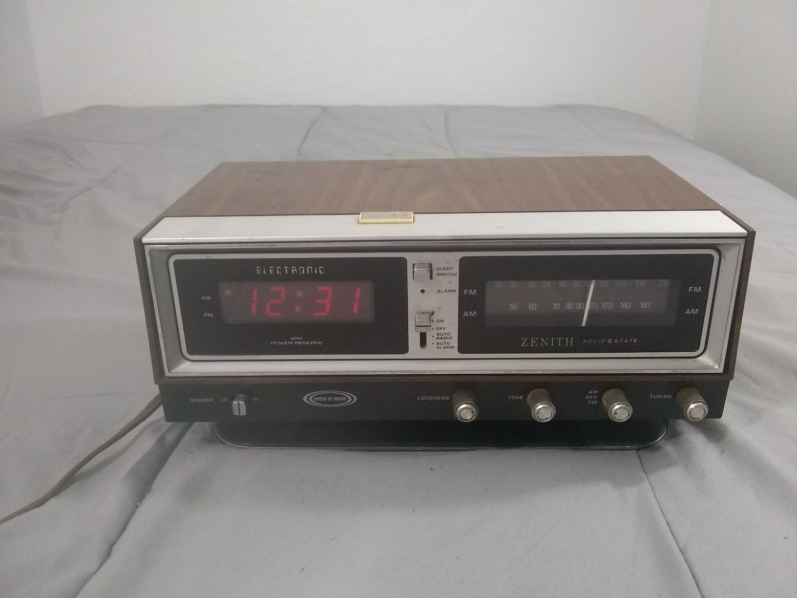 Vintage zenith AM FM alarm clock
