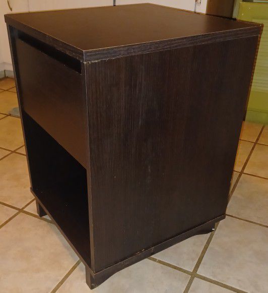 Small End Table With Drawer Only 15$