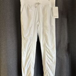 NEW with tag LULULEMON Dance Studio Mid-rise Jogger *Lined. Lululemon bag included with purchase. 