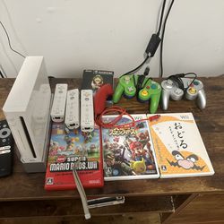Japanese Nintendo Wii W/ Games & Controllers