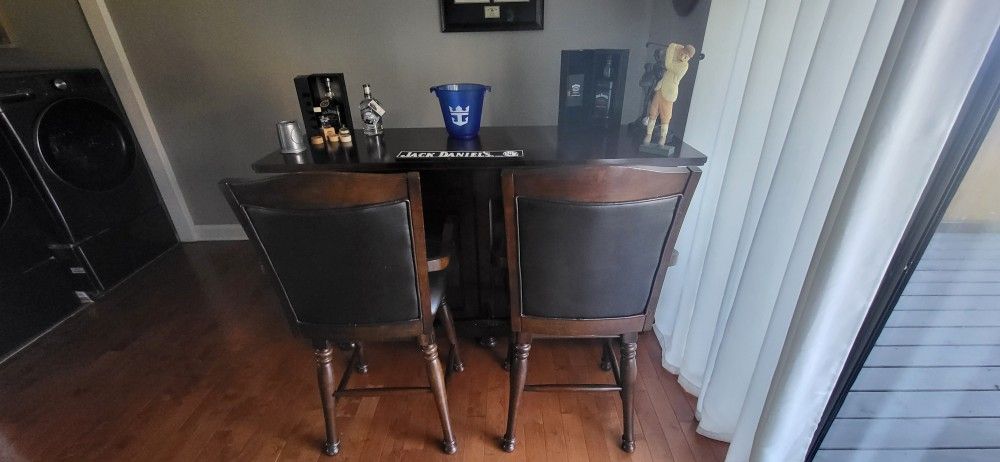 Bar with 2 armchairs