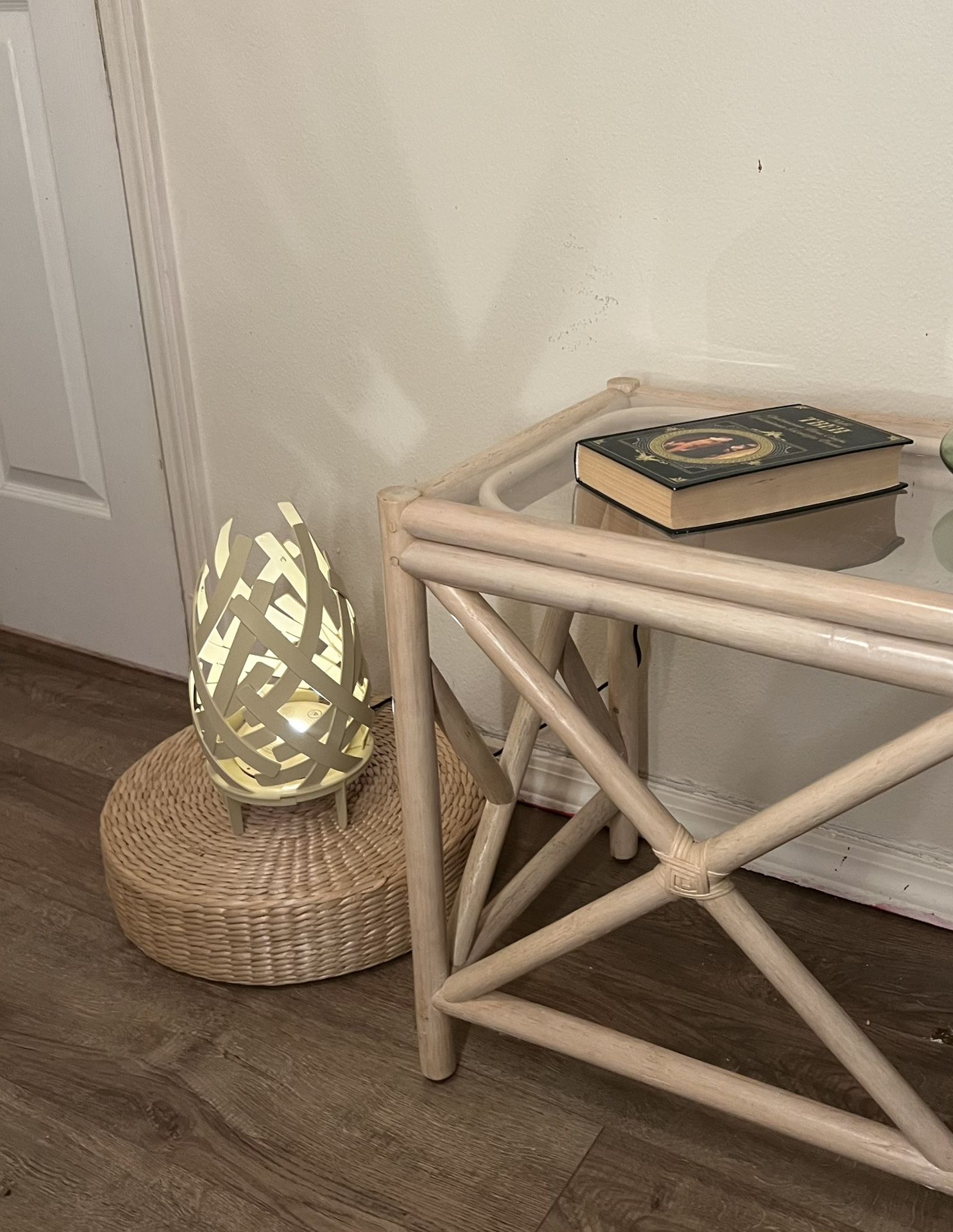 Rattan cushion + lamp