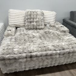 ☁️ ☁️😁SUPER COMFY LOUNGERS ON SALE $899😁☁️☁️