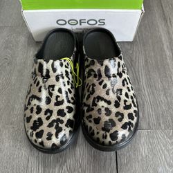 OOFOS Oocloog Limited Edition Cheetah Leopard Print Comfort
