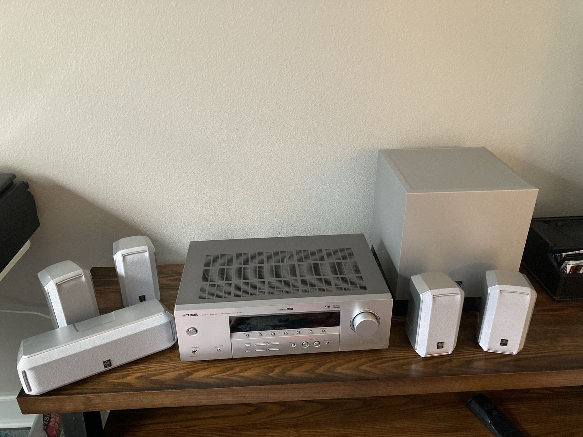 Yamaha Home Theater Receiver And Speakers 