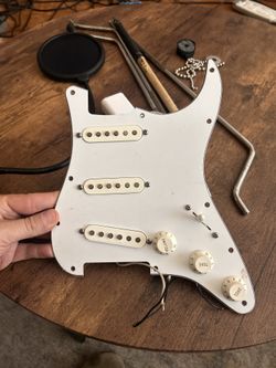 Fender Stratocaster Pickups + Wiring + Pick guard