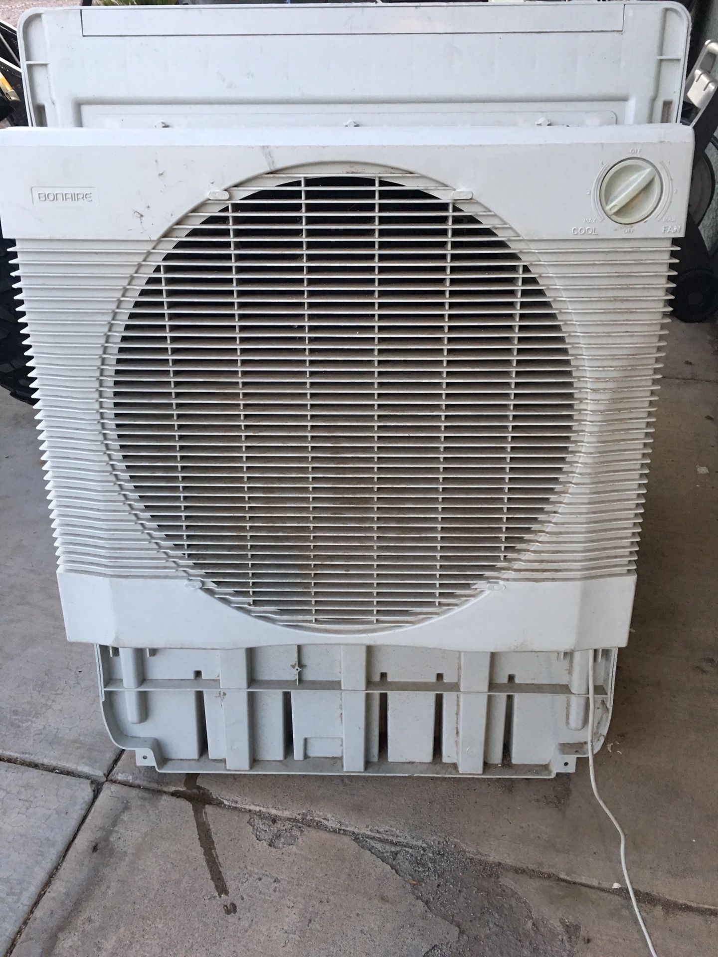 Bonaire Durango 5900 CFM Window Evaporative Air Cooler Grey atelier