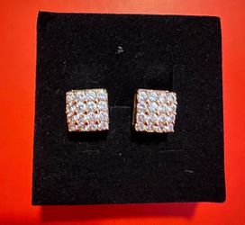 10k gold earrings 2.5 grams