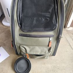 Pet carrier/backpack