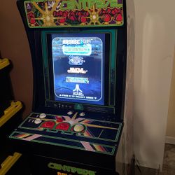 Arcade 1up - Centipede, Missile Command, Crystal Castle, Atari Millipede W/ Riser