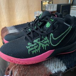 Nike SZ 8 Women 