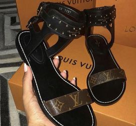 tempo Sanders Skuffelse Louis Vuitton nomad sandals- size 38 for Sale in Miami, FL - OfferUp