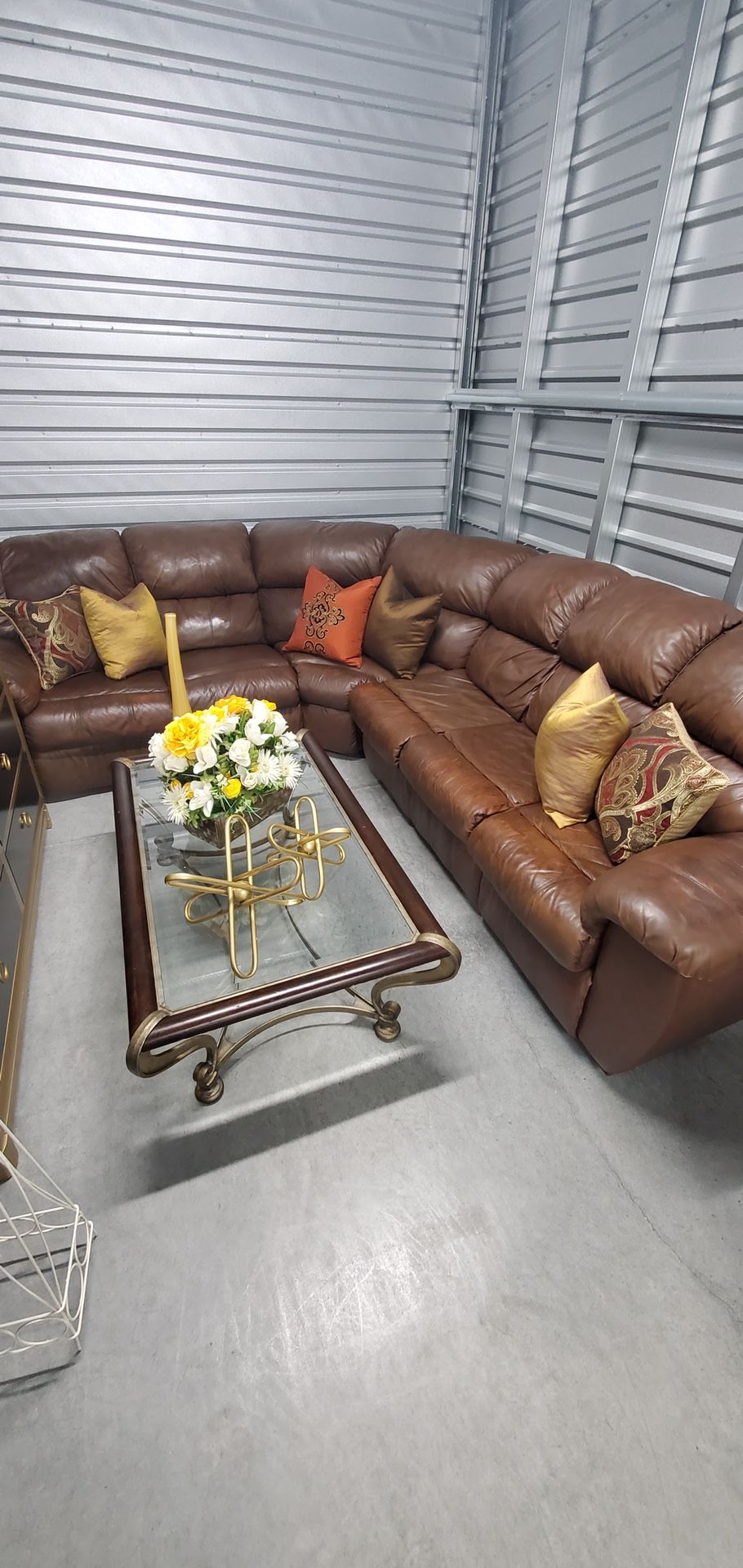 Beautiful Elegant Upscale Italian Leather Sofa Bed Double Recliner Sectional Sofa