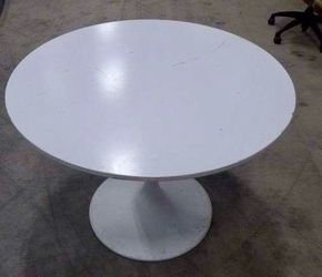 Modern White Round Pedestal Dining Table – 40.5” Diameter