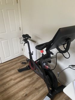 Peloton (2020, very lightly used)