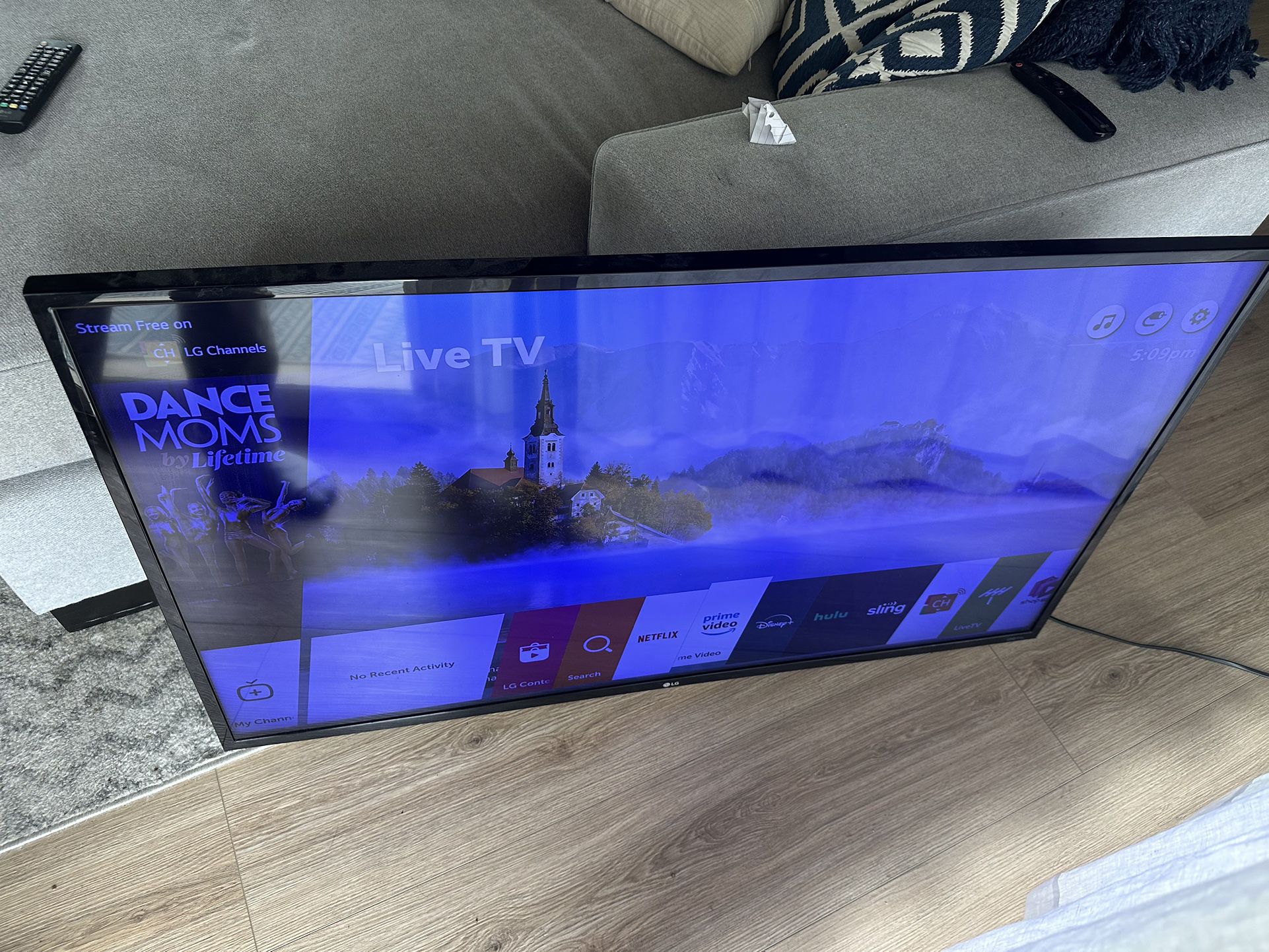 LG 49in 4K TV