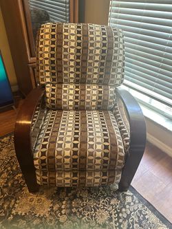 Comfortable Recliner Chair – Works Great – Moving Sale! $50 OBO