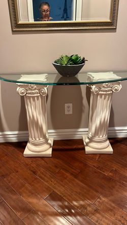 Entrance table