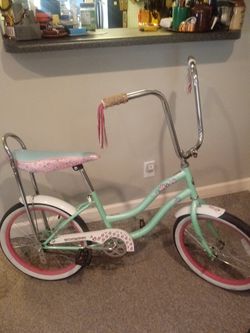 SCHWINN GIRLS 20 STINGRAY TYPE BIKE IN GTRAT SHAPE ASKIN 220 BUT MAKE OFFER JUS NOT CRAZY LOW