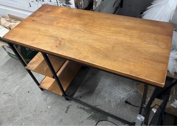 Desk. Free.