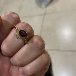 Size 10 14 Ct Gold With Garnet Stone And Diamonds 