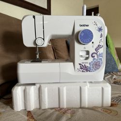 Brother, Lightweight, Full-Size Sewing Machine