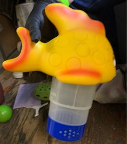 Chlorine pool floater