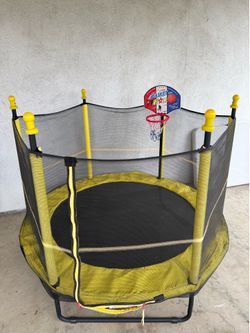 Toddler kid trampoline with safety net