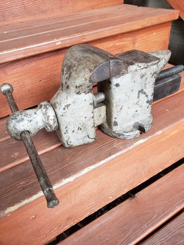 Antique American Scale No.4 Vise With Anvil