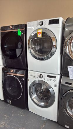 Nice like new Samsung washer and gas dryer set