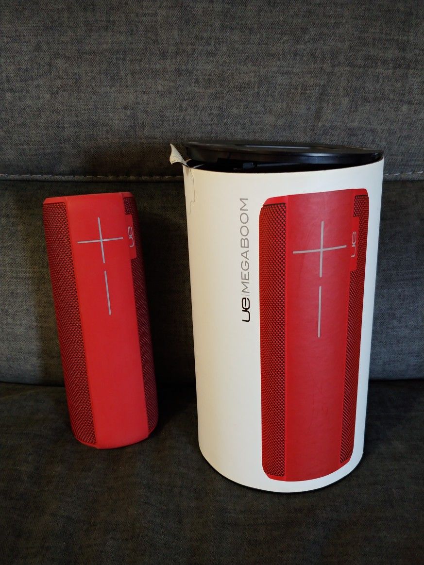 USED. EXCELLENT CONDITION. UE MEGABOOM SPEAKER