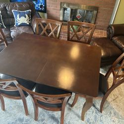 Table / Chairs