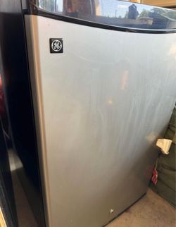 GE mini fridge