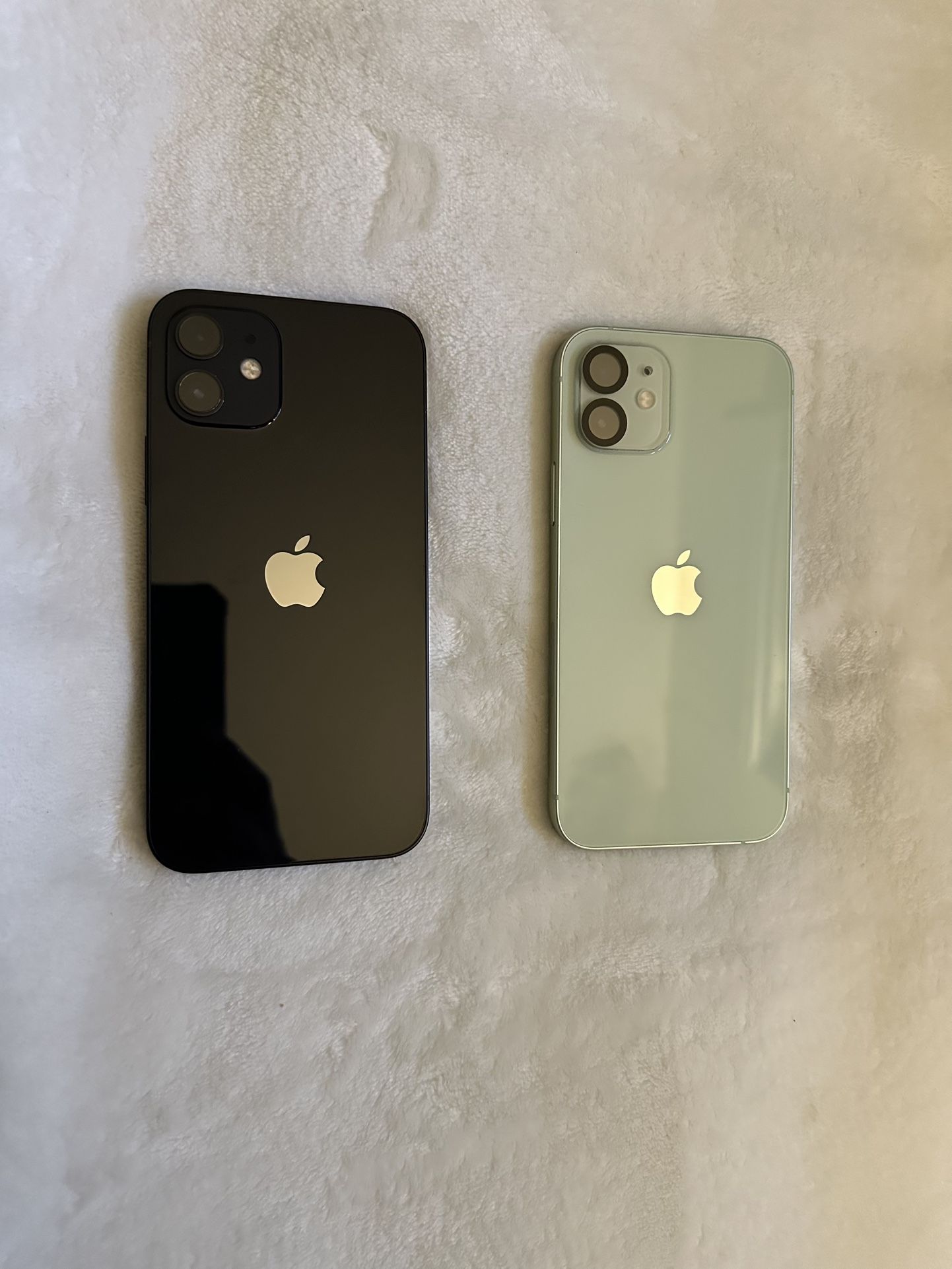 iPhone 12 (64GB)