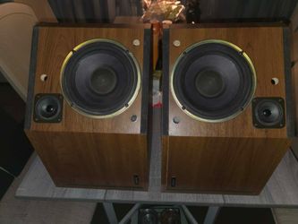 Bose 2.2 bookshelf speakers