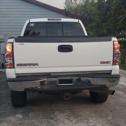 2005 GMC  truck 