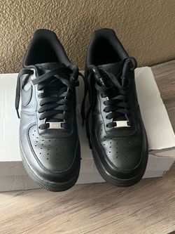 Men’s black Air Force’s size 8