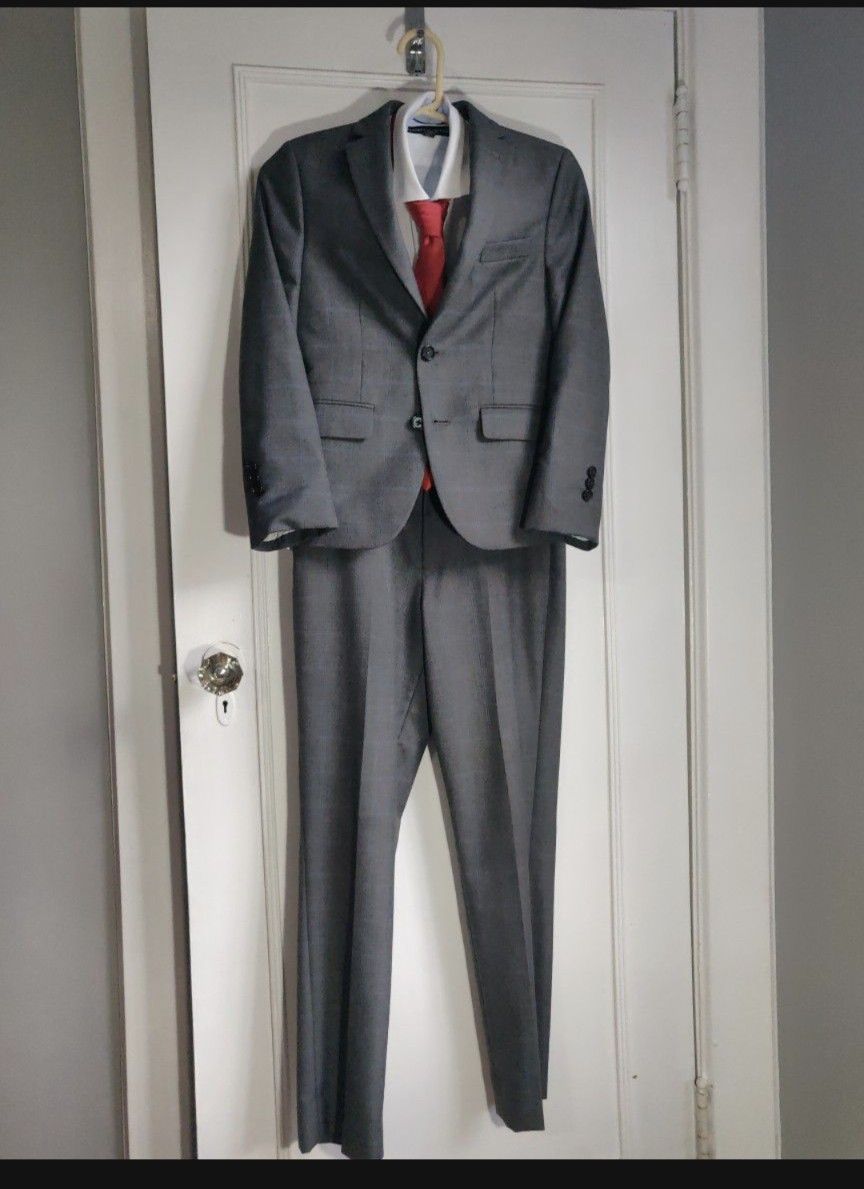 Boy's Ralph Lauren Grey Suit With Shirt And Tie 