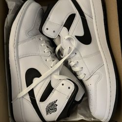 Jordan 1 Mid, White/Black - Size 12
