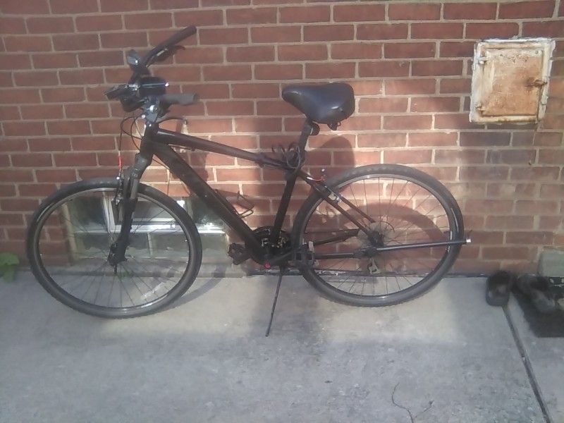 Giant Roam Bicycle Excellent Condition