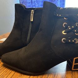 NIB ASHLEY STEWART BLACK BOOT WITH GOLD HEEL- 9W