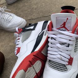 Jordan 4s Retro Fire Red (2020)