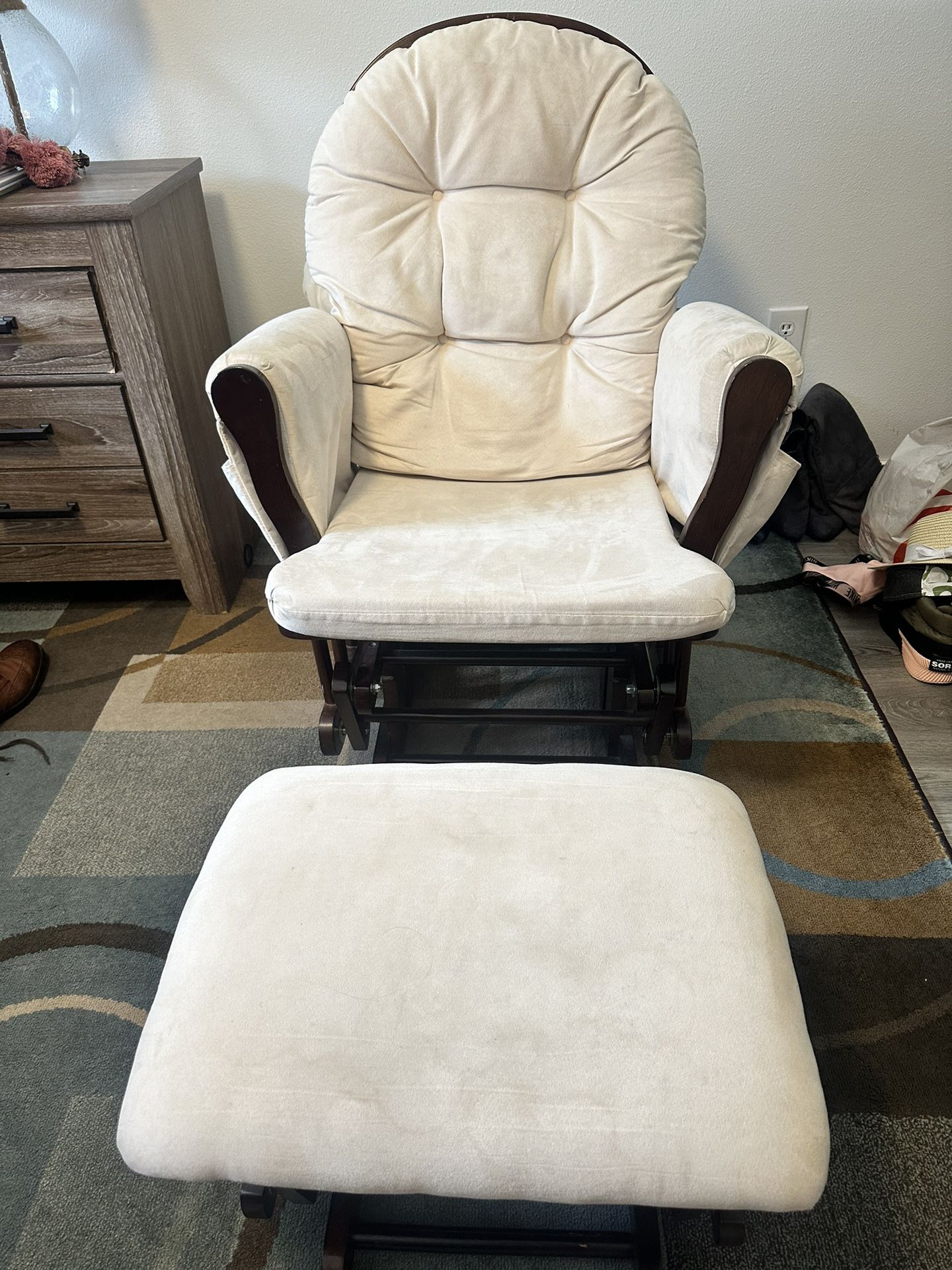 Rocking Chair/ Nursing Chair 