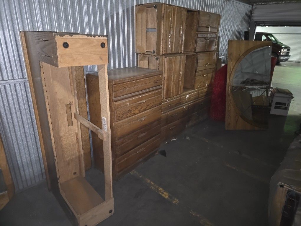 Wood Bed Room Set And Glass Display Case For Sale! SE HABLA ESPAÑOL!!!