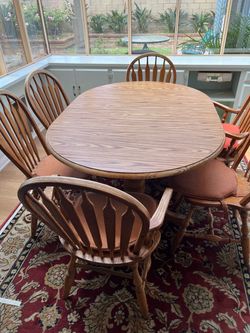 Oak Pedestal Dining Table with 4 Windsor Chairs